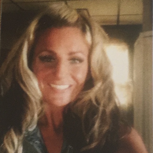 Meet your Posher, Jennifer - Picture 1 of 2